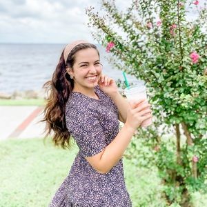 Meet your Posher, Alexia